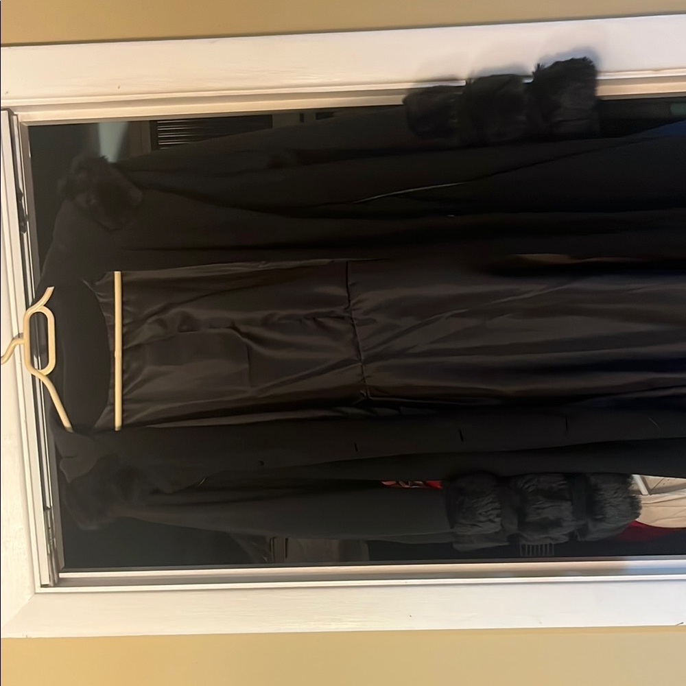 Elegant Black Women's Coat with Faux Fur Trim